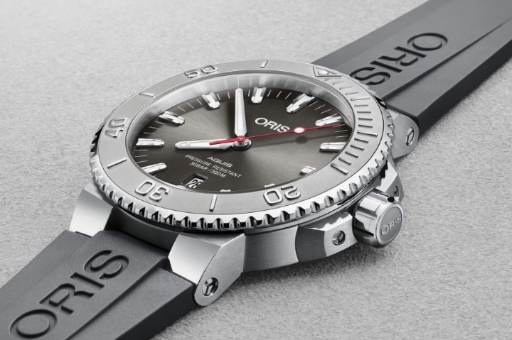 Oris Aquis Date Relief