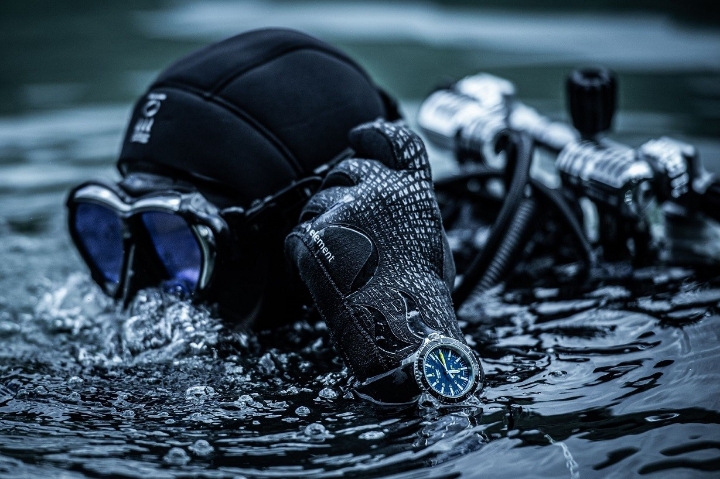 Obrazek Traser P67 Diver T100 Blue Special Set + UV svítilna zdarma