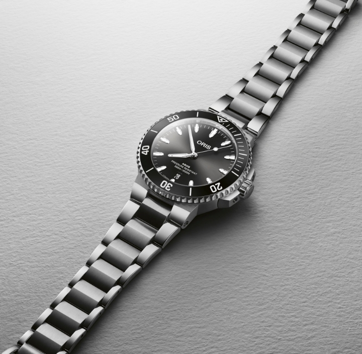 Oris Aquis Date