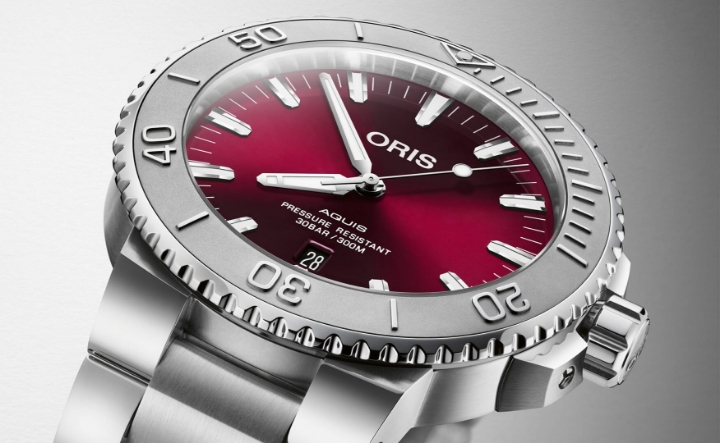 Obrazek Oris Aquis Date Relief Cherry Dial