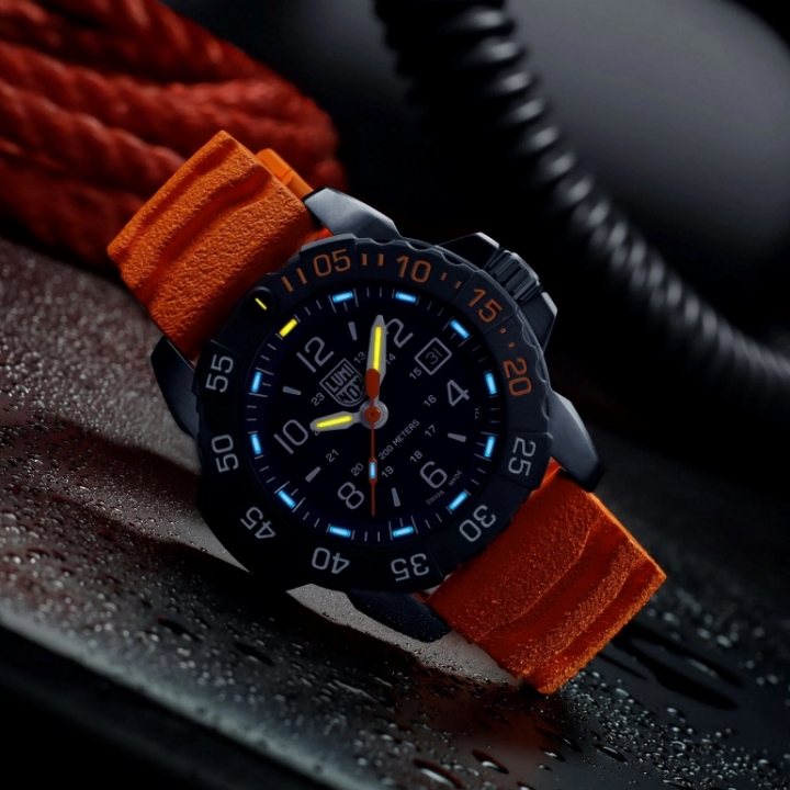 Luminox Navy SEAL Foundation 3250 Bact to the Blue Series