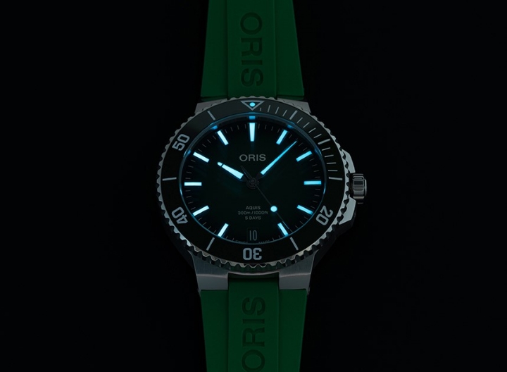 Oris Aquis Date